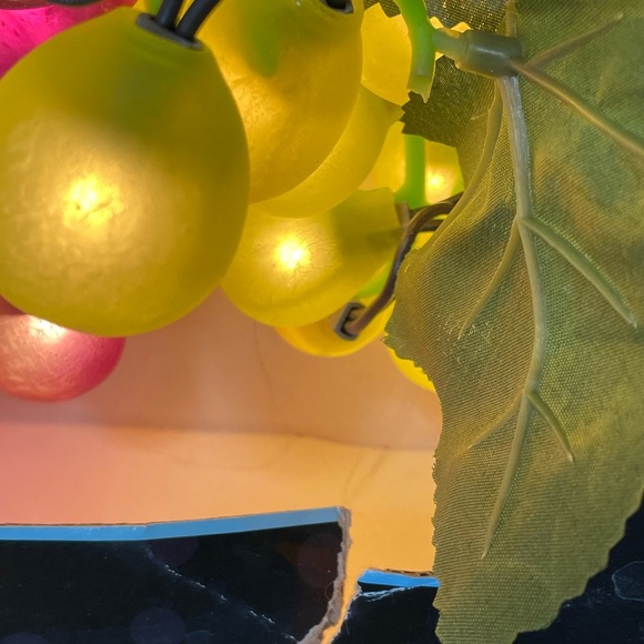 Vintage Lighted Grapes and Grapevine rubber plastic string lights NOS NWT - Picture 7 of 8